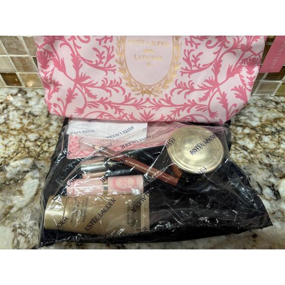 Estee Lauder x Laduree Gift Set Re-Nutrive Ultimate Diamond - Picture 2 of 6